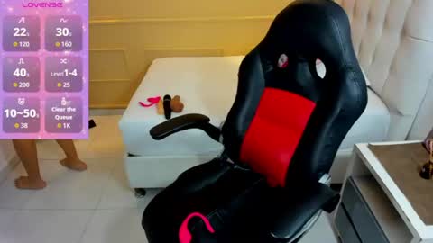 zoemartins1 online show from July 2026 12:12:01 PM