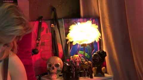 Snapshot of zoemesmerizee chatting on March 2026 11:43:02 AM ZoeMesmerize online show from March 2026 11:43:02 AM