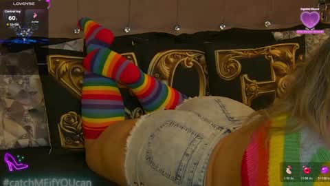 Snapshot of zoemesmerizee chatting on April 2026 05:36:02 AM ZoeMesmerize online show from April 2026 05:36:02 AM