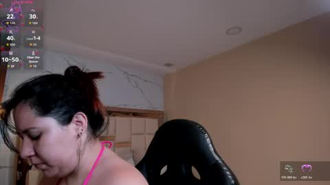 Snapshot of zoes_mile chatting on April 2026 11:32:01 AM Zoes online show from April 2026 11:32:01 AM