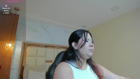 Snapshot of zoes_mile chatting on June 2026 11:34:02 AM Zoes online show from June 2026 11:34:02 AM