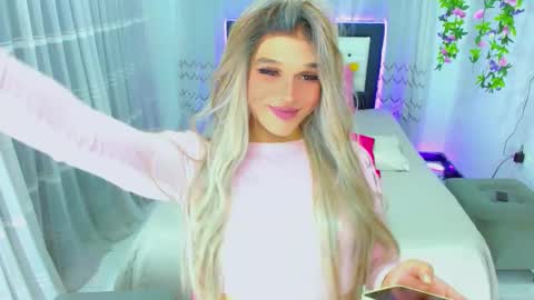 zoeschmmit online show from May 2026 01:56:01 AM