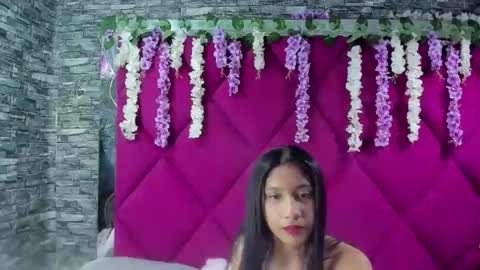 zoesmiitt online show from May 2026 01:52:02 PM
