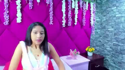 zoesmiitt online show from June 2026 12:40:01 PM