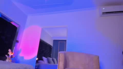 zoevidal_ online show from February 2025 12:02:02 PM