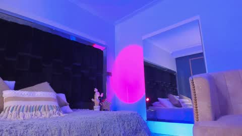 zoevidal_ online show from February 2025 11:47:02 AM