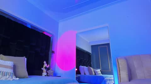 zoevidal_ online show from March 2025 11:53:02 AM