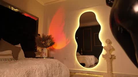 zoevidal_ online show from October 2025 11:53:01 AM