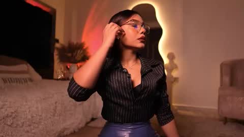 zoevidal_ online show from November 2025 12:05:02 PM