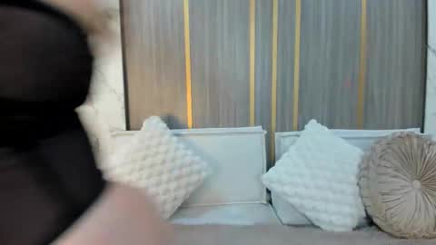 Snapshot of zoevold chatting on November 2025 02:28:01 PM ZOE online show from November 2025 02:28:01 PM