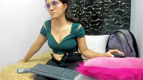 ZoeWatzon online show from July 2026 01:07:02 PM