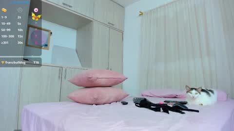 Snapshot of zoey_cooper chatting on October 2025 02:15:01 AM zoey Independent model online show from October 2025 02:15:01 AM