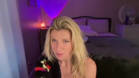 Zoeydanner online show from December 2024 11:29:01 PM