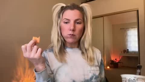 Zoeydanner online show from January 2025 07:06:01 PM