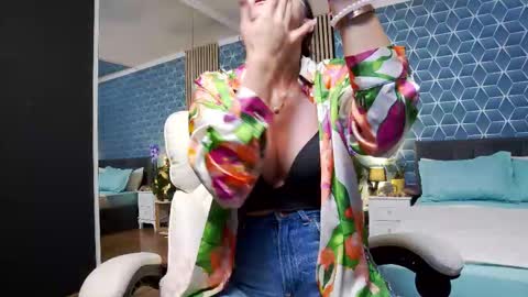 Zoey online show from October 2025 04:40:02 PM