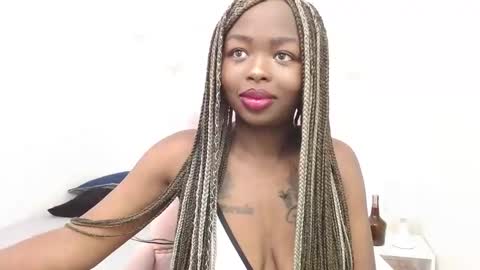 Snapshot of zooee_p chatting on December 2024 12:36:01 PM Zooe online show from December 2024 12:36:01 PM