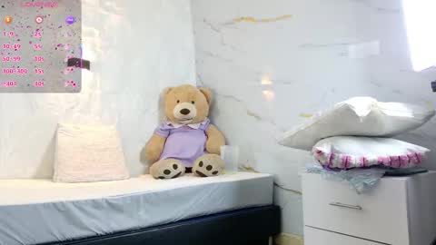 Snapshot of zorravioleta chatting on December 2025 12:00:02 PM Violeta online show from December 2025 12:00:02 PM