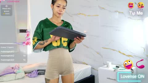 Snapshot of zorravioleta chatting on April 2026 12:43:01 PM Violeta online show from April 2026 12:43:01 PM