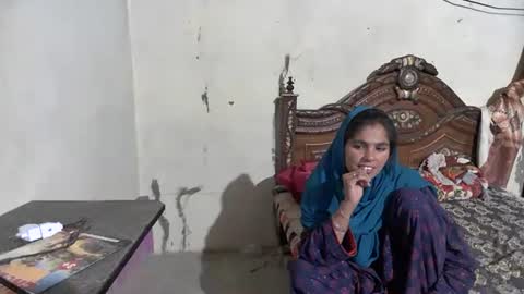 zoyakhan803 online show from May 2026 10:37:01 PM