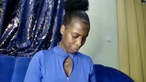 Snapshot of zurivelvetstudio chatting on February 2026 07:43:02 PM zurivelvetstudio online show from February 2026 07:43:02 PM