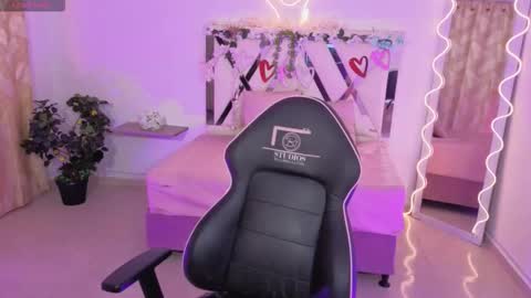 ZURY   online show from November 2025 11:32:01 AM