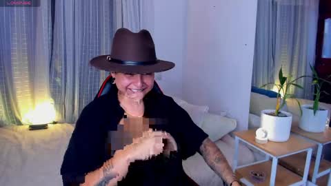 Snapshot of zuryramirez_ chatting on April 2026 10:32:01 PM Zury Ramirez online show from April 2026 10:32:01 PM
