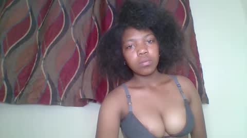 zyraelle_01 online show from April 2026 01:35:02 PM