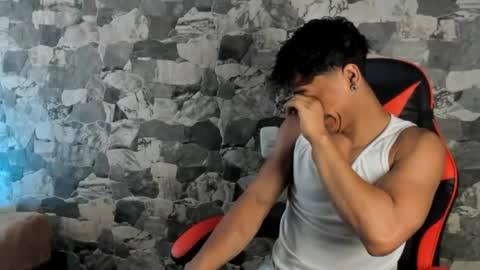 zyzz_1812 online show from April 2026 10:18:02 PM