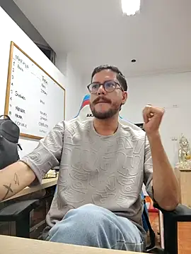 Snapshot of AndyHepburn chatting on December 2025 12:49:02 AM AndyHepburn online show from December 2025 12:49:02 AM