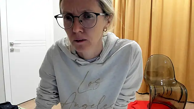 angelmommu online show from October 2025 04:57:01 AM