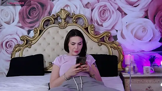 HessaHessy online show from May 2026 02:10:01 PM