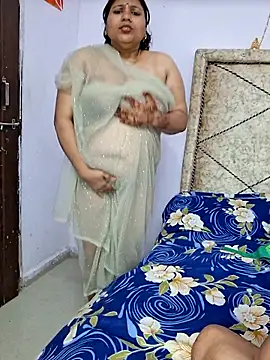 MOM-SUN-COUPLE online show from February 2025 08:10:01 PM