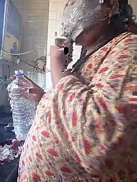 MOM-SUN-COUPLE online show from March 2026 06:47:01 AM