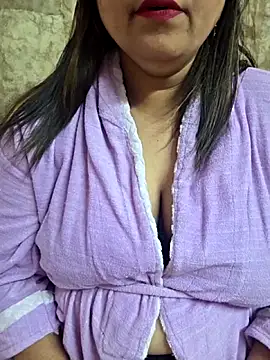 Snapshot of MOM-SUN-COUPLE chatting on April 2026 08:45:02 AM MOM-SUN-COUPLE online show from April 2026 08:45:02 AM