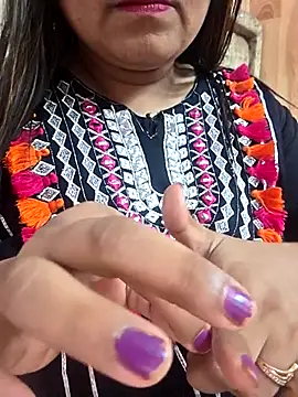 Snapshot of MOM-SUN-COUPLE chatting on April 2026 10:09:02 AM MOM-SUN-COUPLE online show from April 2026 10:09:02 AM
