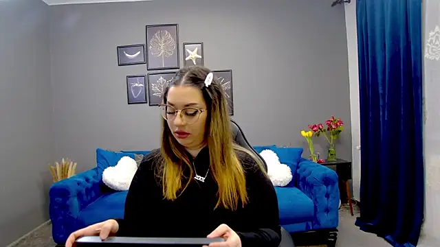 Katewalker  online show from March 2025 06:12:02 PM