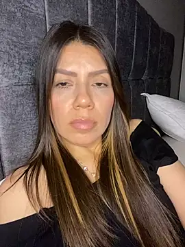 Snapshot of martina_contreras chatting on March 2026 04:07:02 AM martina contreras online show from March 2026 04:07:02 AM