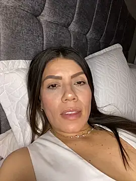 Snapshot of martina_contreras chatting on March 2026 03:03:02 AM martina contreras online show from March 2026 03:03:02 AM