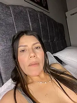 Snapshot of martina_contreras chatting on March 2026 04:08:02 AM martina contreras online show from March 2026 04:08:02 AM