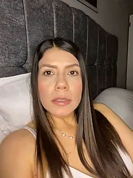Snapshot of martina_contreras chatting on March 2026 06:07:02 AM martina contreras online show from March 2026 06:07:02 AM