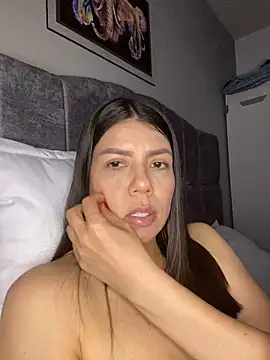 Snapshot of martina_contreras chatting on April 2026 10:08:02 PM martina contreras online show from April 2026 10:08:02 PM