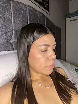 Snapshot of martina_contreras chatting on April 2026 03:15:01 AM martina contreras online show from April 2026 03:15:01 AM