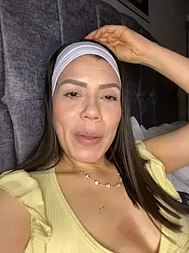 Snapshot of martina_contreras chatting on April 2026 05:08:02 AM martina contreras online show from April 2026 05:08:02 AM