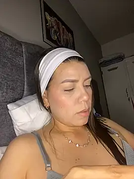 Snapshot of martina_contreras chatting on April 2026 04:02:02 AM martina contreras online show from April 2026 04:02:02 AM