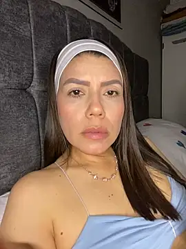Snapshot of martina_contreras chatting on April 2026 04:01:01 AM martina contreras online show from April 2026 04:01:01 AM