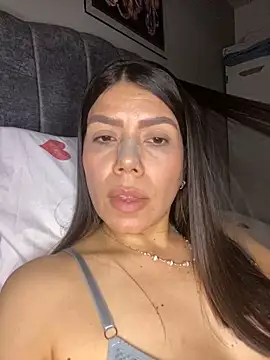 Snapshot of martina_contreras chatting on April 2026 12:05:01 AM martina contreras online show from April 2026 12:05:01 AM