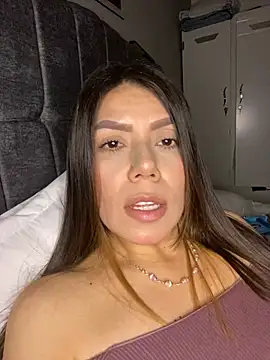 Snapshot of martina_contreras chatting on April 2026 05:12:02 AM martina contreras online show from April 2026 05:12:02 AM
