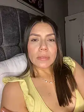Snapshot of martina_contreras chatting on April 2026 05:08:02 AM martina contreras online show from April 2026 05:08:02 AM