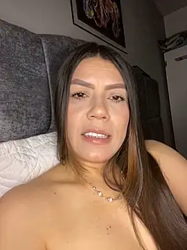 Snapshot of martina_contreras chatting on May 2026 06:08:01 AM martina contreras online show from May 2026 06:08:01 AM