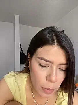Snapshot of martina_contreras chatting on May 2026 06:02:01 PM martina contreras online show from May 2026 06:02:01 PM